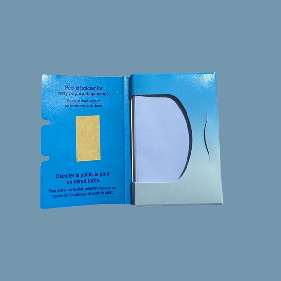 Clean & Clear Oil Absorbing Sheets - Picture 3 of 3